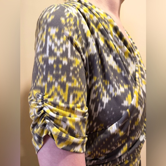 Women's Gray&Yellow Patterned Short Sleeve Dress. Faux Wrap, Flattering Draping. - Picture 6 of 10